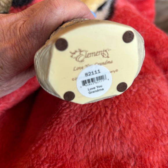 Elements Love you Grandma Angel Holding a Heart - Picture 9 of 9